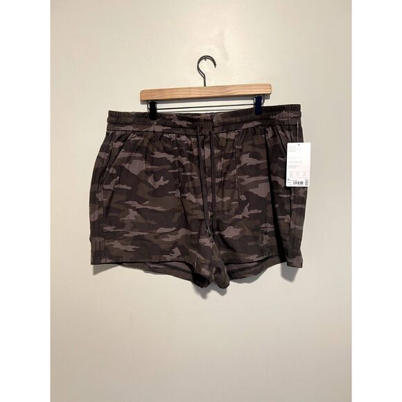 NWT Athleta Camo Farallon Shorts Drawstring Grey Green Plus Size 22 - Picture 3 of 11